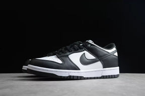 Nike Dunk 'Panda'